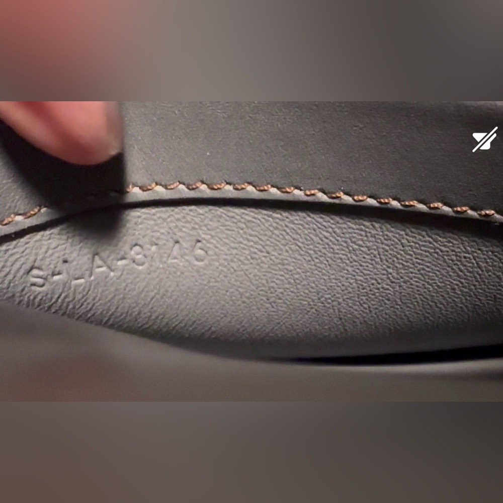 CELINE SMALL LEATHER TROTTEUR - Picture 13 of 13